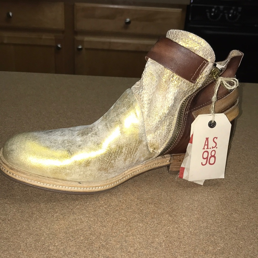 NWT A.S. 98 x FREE PEOPLE. DISTRESSED MOTO BOOTS - Picture 1 of 8